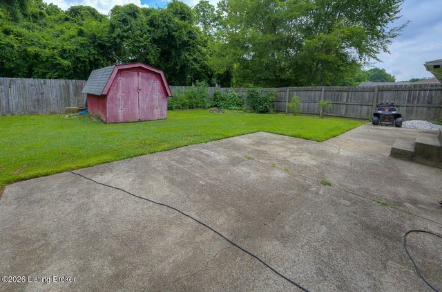 9306 Ponder Ln, Louisville, KY 40272