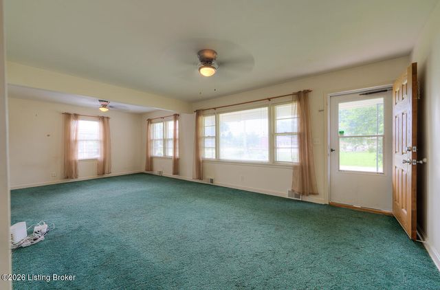 9306 Ponder Ln, Louisville, KY 40272