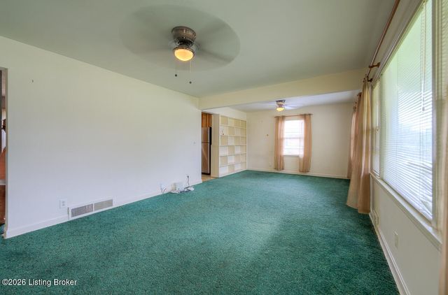 9306 Ponder Ln, Louisville, KY 40272