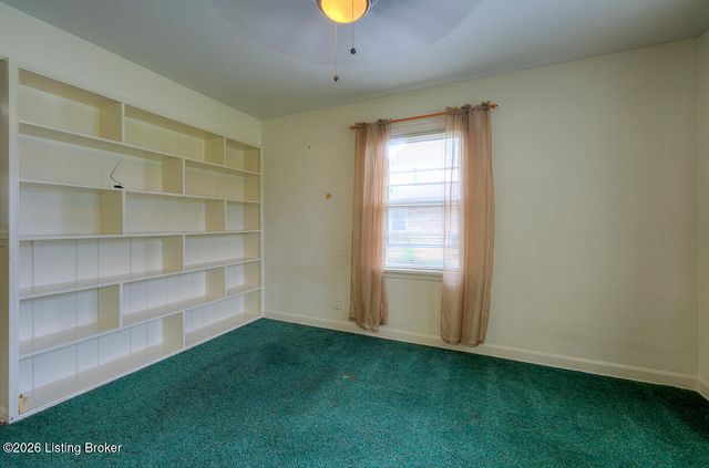 9306 Ponder Ln, Louisville, KY 40272