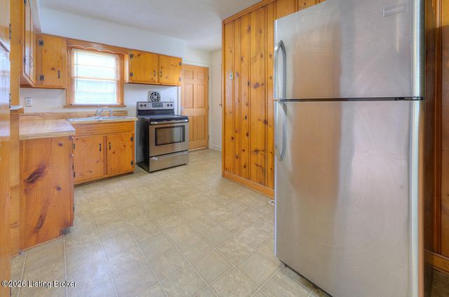 9306 Ponder Ln, Louisville, KY 40272