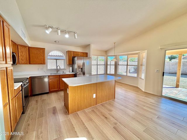 7873 W ADOBE Drive, Glendale, AZ 85308