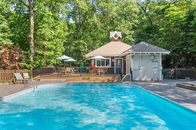 18590 Forest Beach Drive, New Buffalo, MI 49117