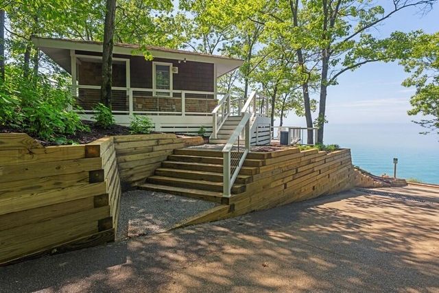 18590 Forest Beach Drive, New Buffalo, MI 49117