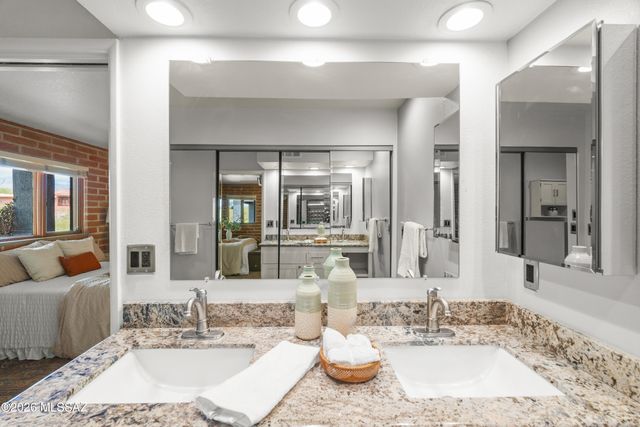 5036 N Calle Bosque, Tucson, AZ 85718