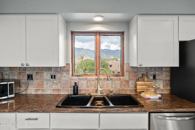 5036 N Calle Bosque, Tucson, AZ 85718