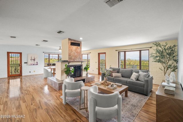 5036 N Calle Bosque, Tucson, AZ 85718