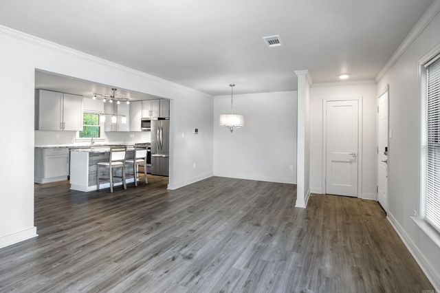 2624 Crouchwood Road, Little Rock, AR 72207