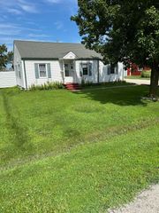 725 N ALLEN ST, Centralia, MO 65240