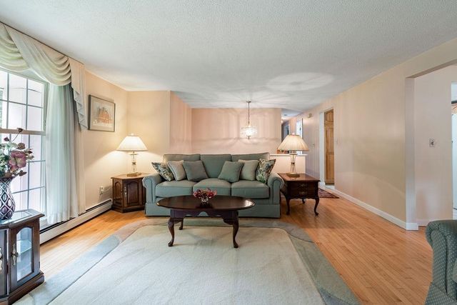 2 Harding Road, Portsmouth, NH 03801