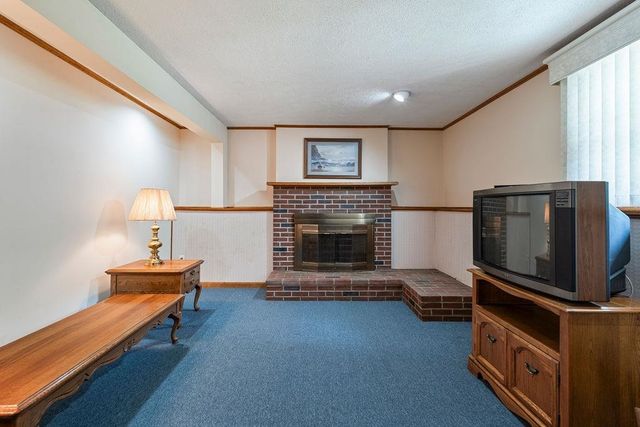 2 Harding Road, Portsmouth, NH 03801