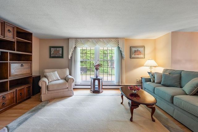 2 Harding Road, Portsmouth, NH 03801
