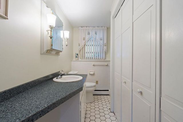 2 Harding Road, Portsmouth, NH 03801