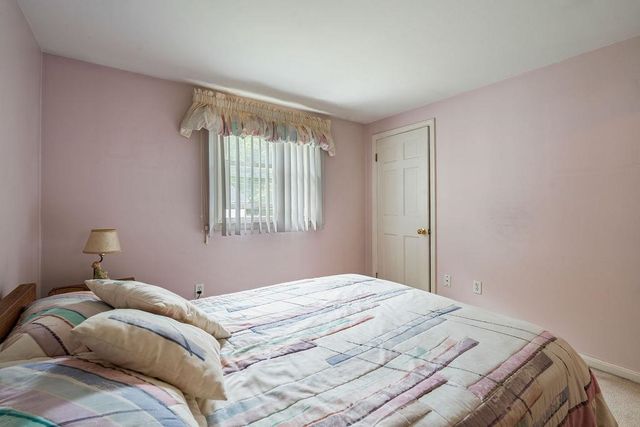 2 Harding Road, Portsmouth, NH 03801