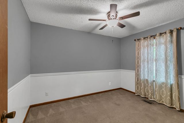 2121 Honey Locust Cv, Paris, TN 38242