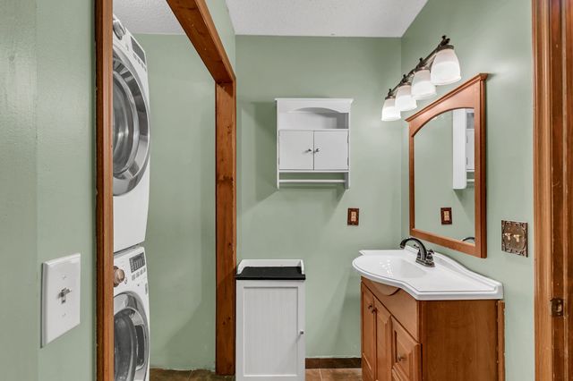 2121 Honey Locust Cv, Paris, TN 38242