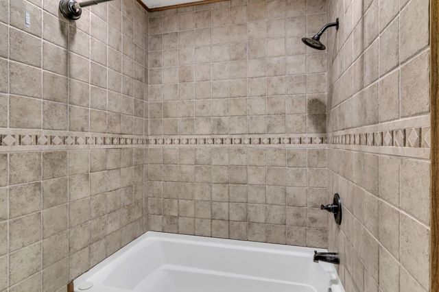 2121 Honey Locust Cv, Paris, TN 38242