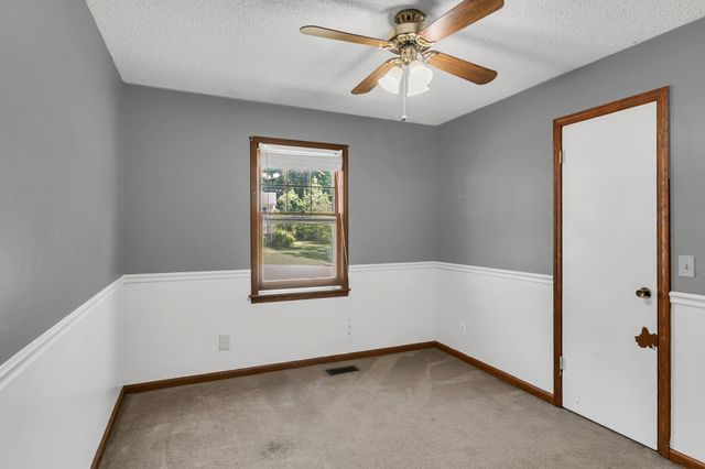 2121 Honey Locust Cv, Paris, TN 38242