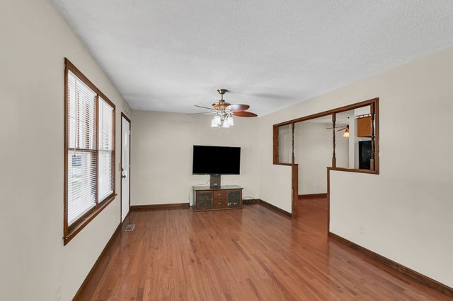 2121 Honey Locust Cv, Paris, TN 38242