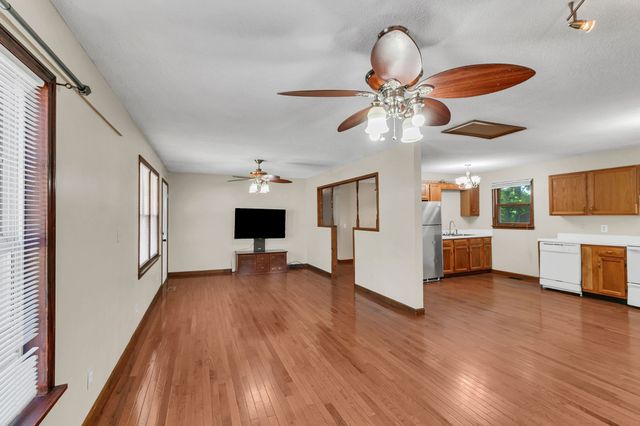 2121 Honey Locust Cv, Paris, TN 38242