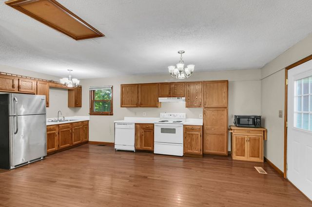 2121 Honey Locust Cv, Paris, TN 38242