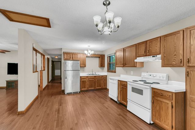 2121 Honey Locust Cv, Paris, TN 38242