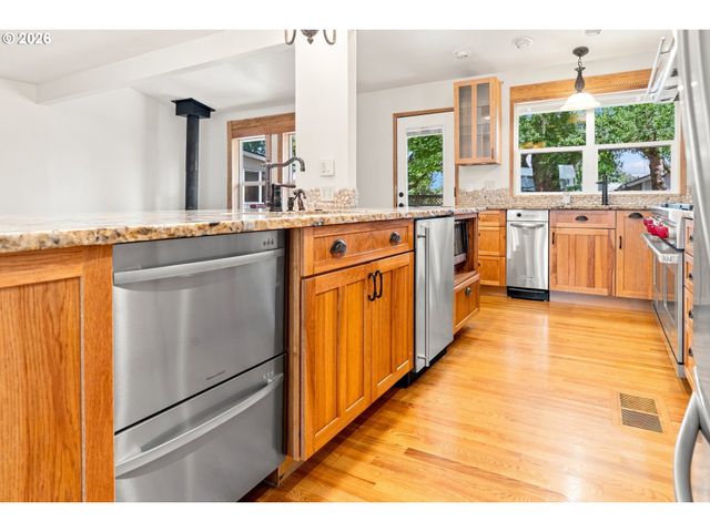 1904 N CEDAR St, Newberg, OR 97132