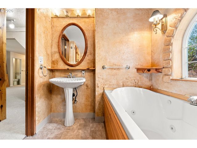 1904 N CEDAR St, Newberg, OR 97132