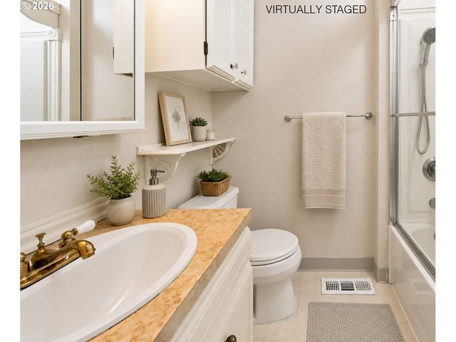 1904 N CEDAR St, Newberg, OR 97132