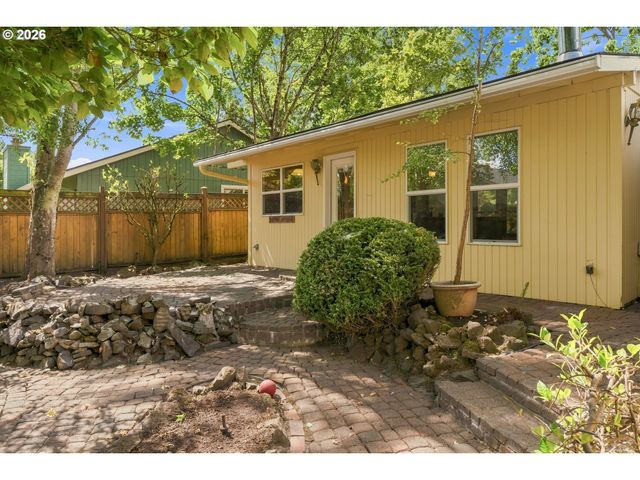 1904 N CEDAR St, Newberg, OR 97132
