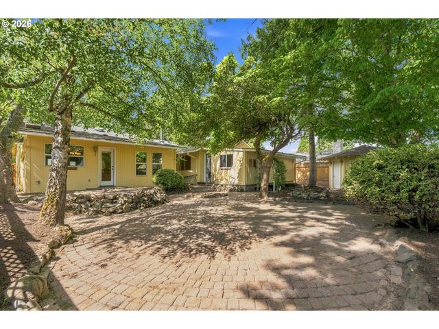 1904 N CEDAR St, Newberg, OR 97132