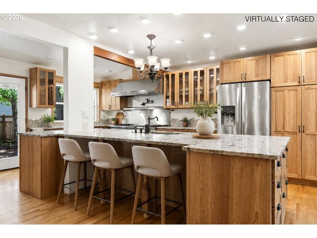 1904 N CEDAR St, Newberg, OR 97132