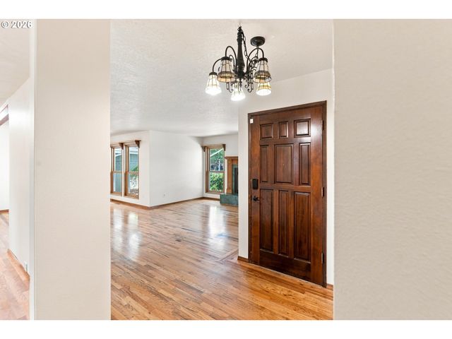 1904 N CEDAR St, Newberg, OR 97132