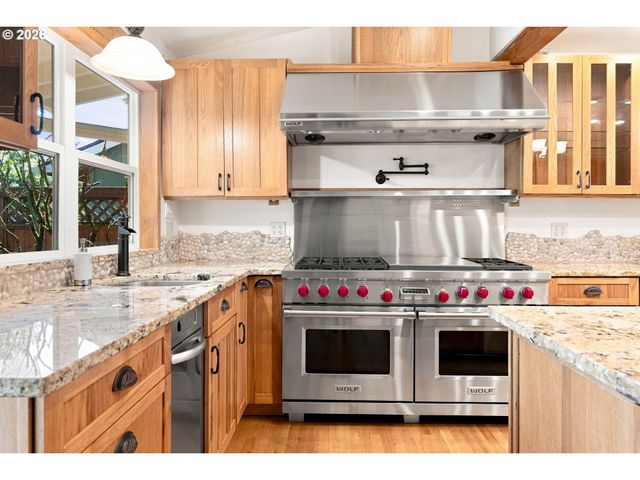 1904 N CEDAR St, Newberg, OR 97132