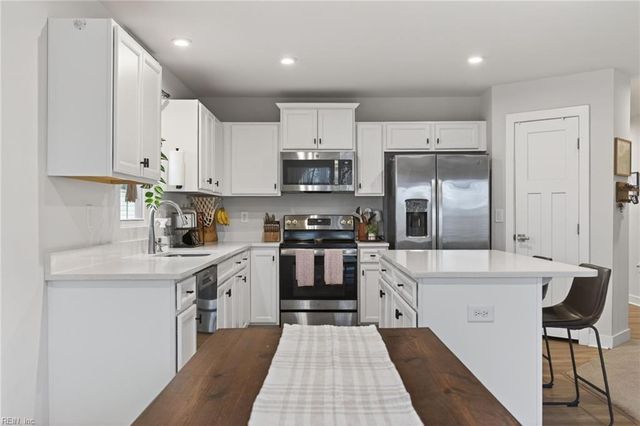 6876 Motley LNDG, Gloucester, VA 23061