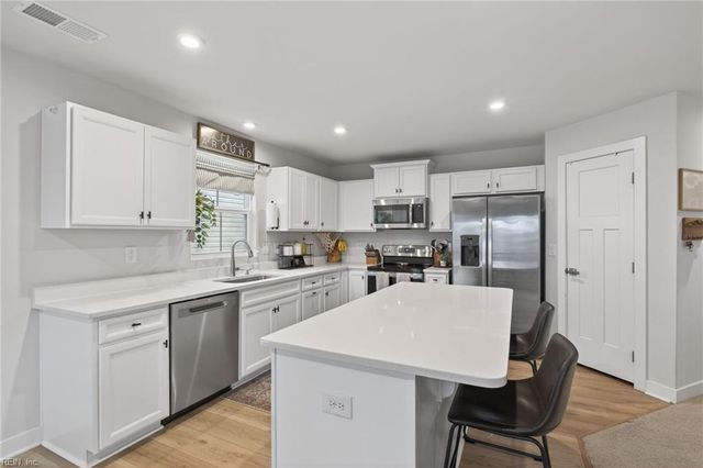 6876 Motley LNDG, Gloucester, VA 23061