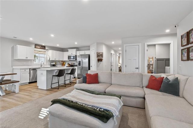 6876 Motley LNDG, Gloucester, VA 23061