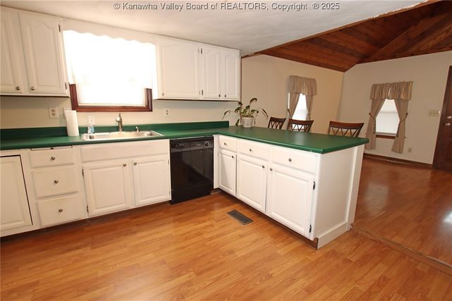 407 Dupont Avenue, Nitro, WV 25143