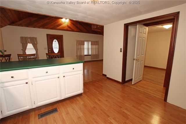 407 Dupont Avenue, Nitro, WV 25143