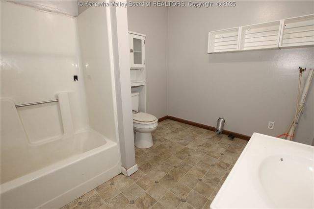 407 Dupont Avenue, Nitro, WV 25143