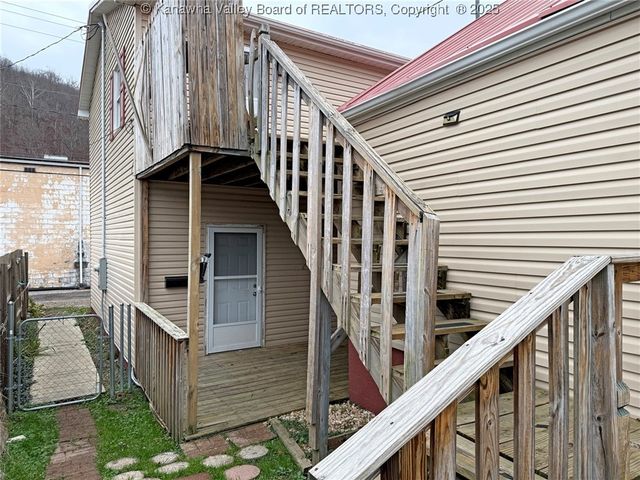 407 Dupont Avenue, Nitro, WV 25143