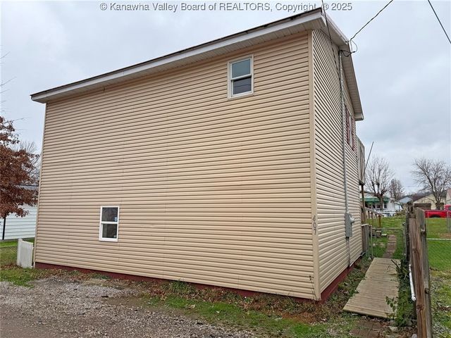 407 Dupont Avenue, Nitro, WV 25143