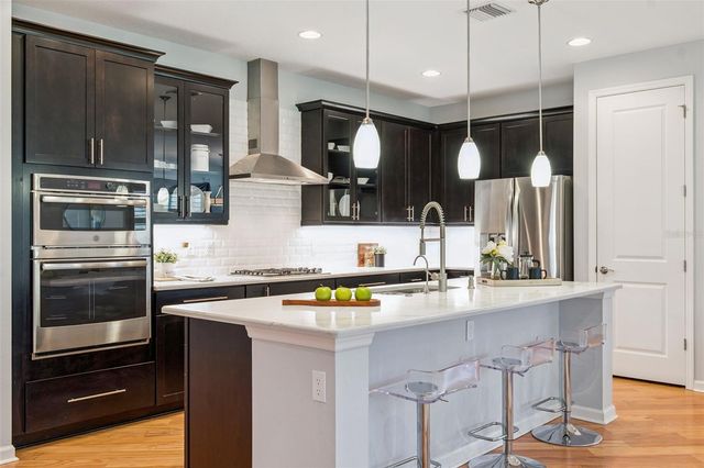 208 AVENHAM DRIVE, Deland, FL 32724