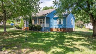 1776 Castlewood Court, Hickory, NC 28602