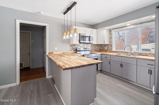 418 Eleventh Street, Schenectady, NY 12306