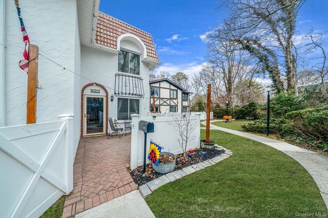 842 Golf Lane, Medford, NY 11763