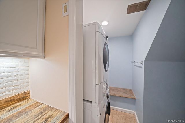 842 Golf Lane, Medford, NY 11763