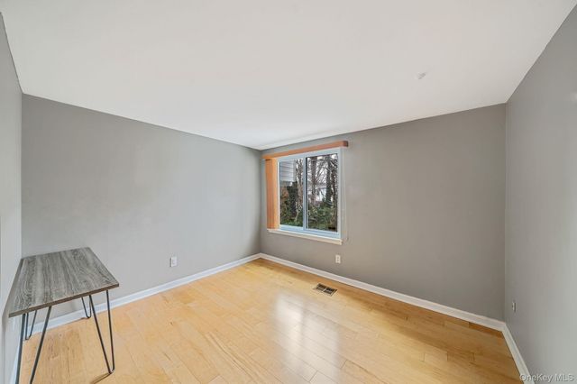 842 Golf Lane, Medford, NY 11763