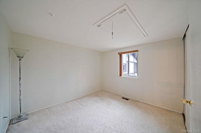 842 Golf Lane, Medford, NY 11763