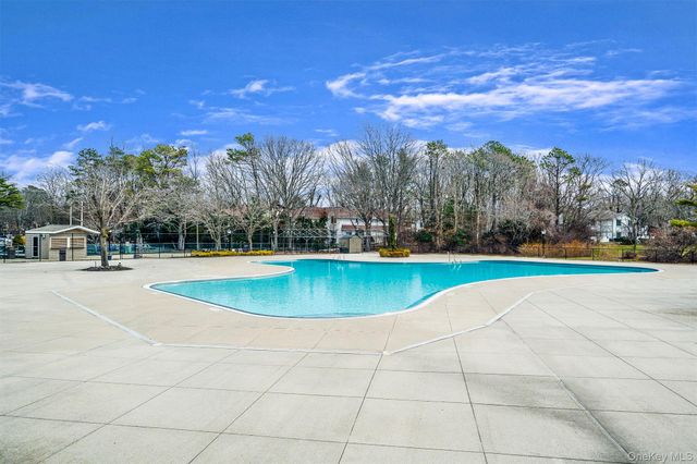 842 Golf Lane, Medford, NY 11763